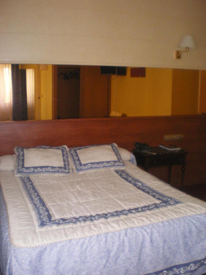 Hotel Regio Торелавега Стая снимка