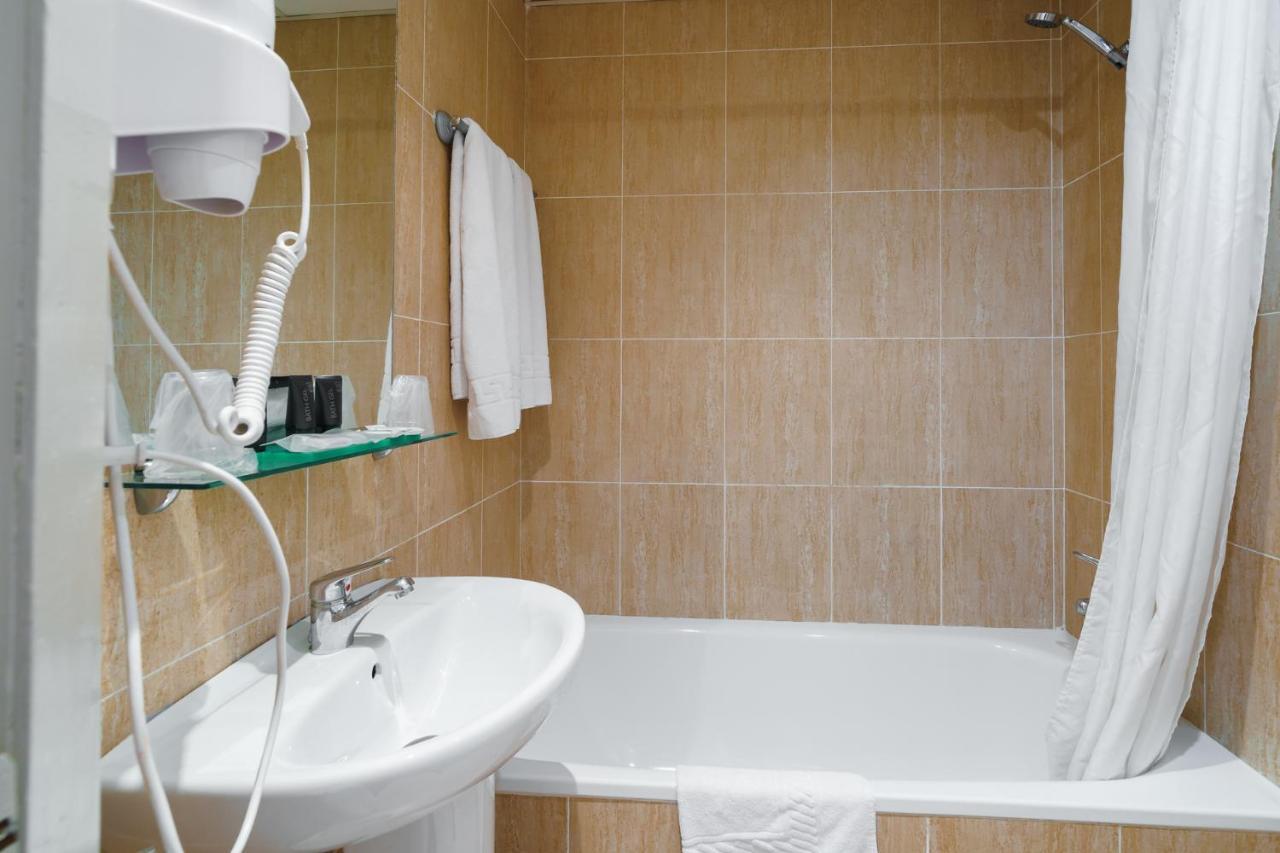 Hotel Regio Торелавега Екстериор снимка