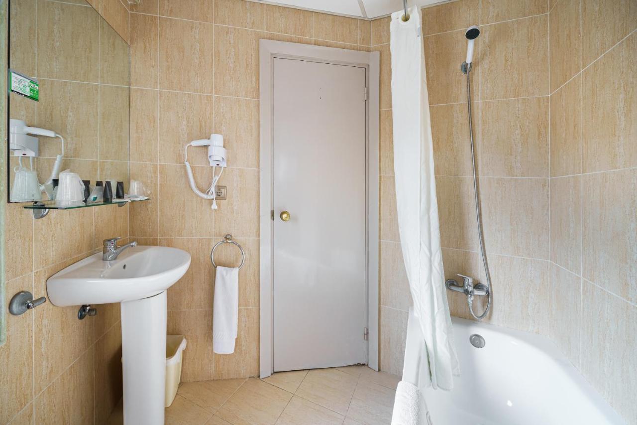 Hotel Regio Торелавега Екстериор снимка
