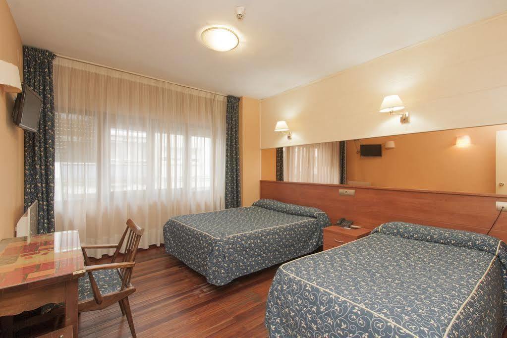 Hotel Regio Торелавега Екстериор снимка